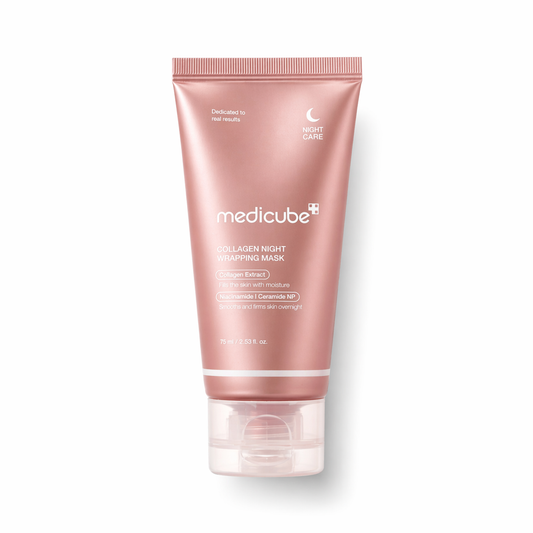 Medicube – Collagen Night Wrapping Mask 75 ml – Noční slupovací maska pro hydrataci a hladší pleť
Medicube Collagen Night Wrapping Mask je noční maska, která na pleti vytváří jemný „wrapping“ film, jenž pomáhá uzamknout hydrataci a podpořit regeneraci během spánku. 