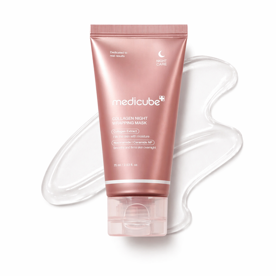 Medicube – Collagen Night Wrapping Mask 75 ml – Noční slupovací maska pro hydrataci a hladší pleť
Medicube Collagen Night Wrapping Mask je noční maska, která na pleti vytváří jemný „wrapping“ film, jenž pomáhá uzamknout hydrataci a podpořit regeneraci během spánku. 
