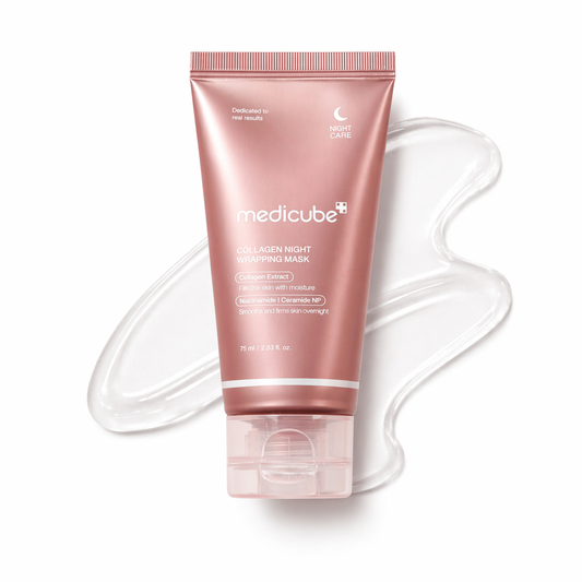 Medicube – Collagen Night Wrapping Mask 75 ml – Noční slupovací maska pro hydrataci a hladší pleť
Medicube Collagen Night Wrapping Mask je noční maska, která na pleti vytváří jemný „wrapping“ film, jenž pomáhá uzamknout hydrataci a podpořit regeneraci během spánku. 